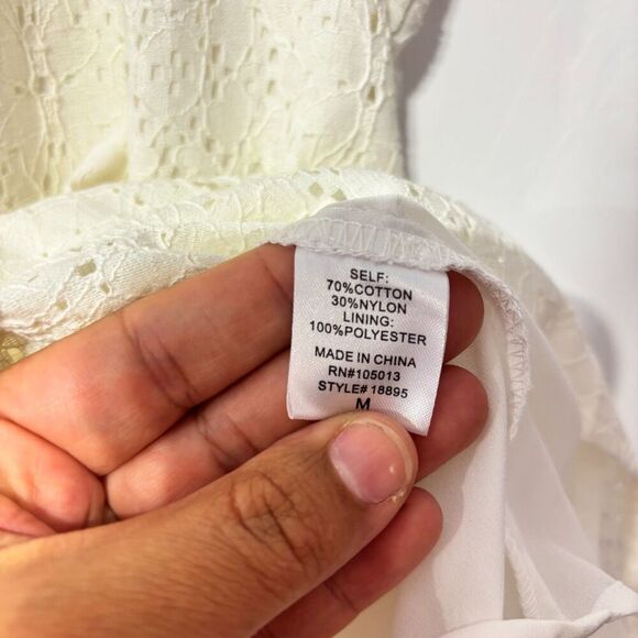 NWT Andree by Unit Peplum Top Womens Medium White Sleeveless Eyelet Embroidered - Picture 8 of 9